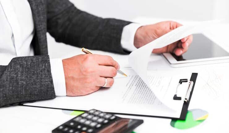 Hvordan registrerer man fakturaer for regnskabsunderleverandører i Frankrig