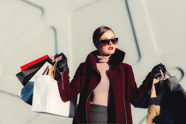 Discover modern minimalist fashion with our go-to guide. Build a timeless wardrobe with high-quality basics for a simple, elegant style. Learn how to start.
