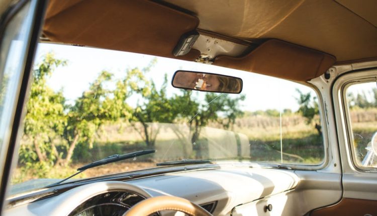 4 typer iPhone tilbehør du ikke kan undvære på køreturen.