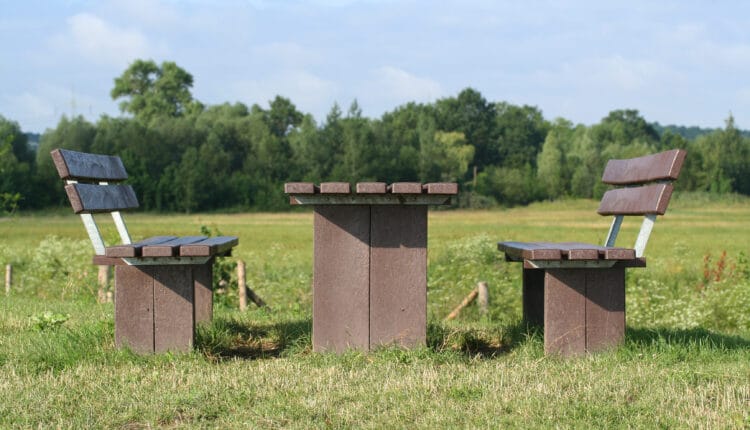 bænkesæt af genanvendt plast