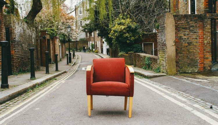 Flere tilvælger brugte kontormøbler, erhverv og privat.