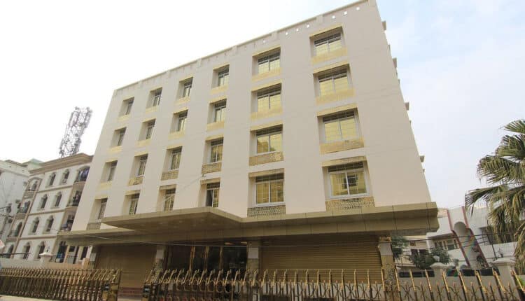 book hotel room in hazratganj