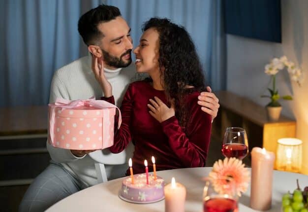 Send Anniversary Gifts to India